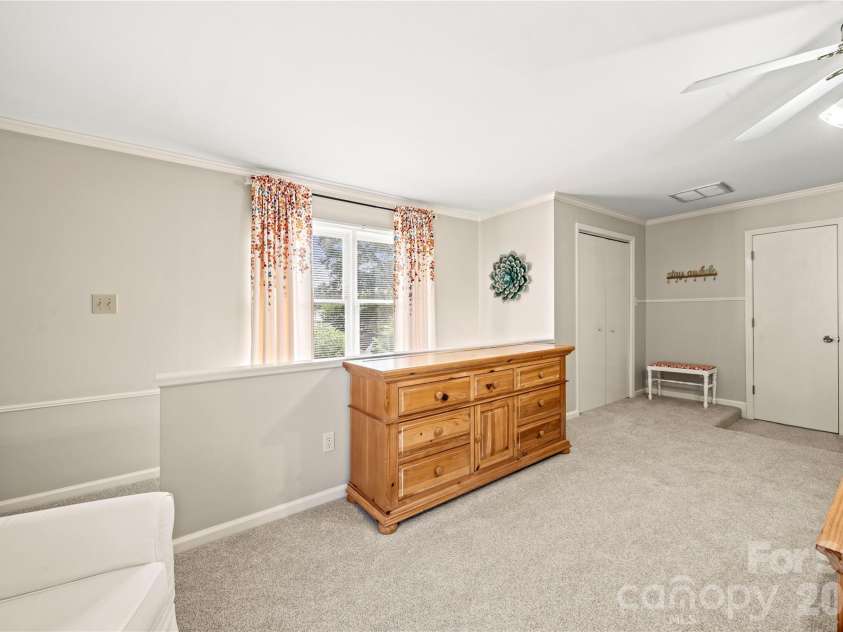 1401 Rivermont Drive, Gastonia, NC 28054.  MLS# CAR4393085, YatesRealty ID 34112. 