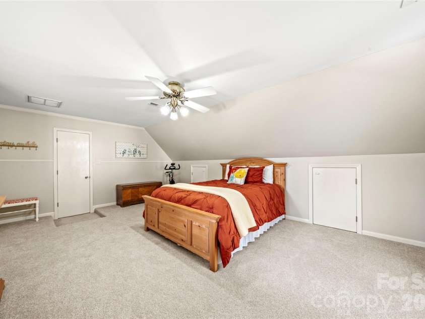 1401 Rivermont Drive, Gastonia, NC 28054.  MLS# CAR4393085, YatesRealty ID 34112. 