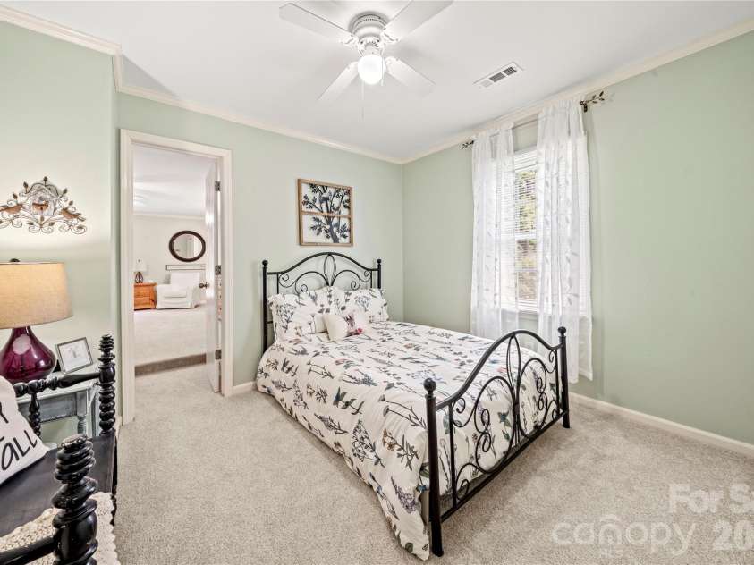 1401 Rivermont Drive, Gastonia, NC 28054.  MLS# CAR4393085, YatesRealty ID 34112. 