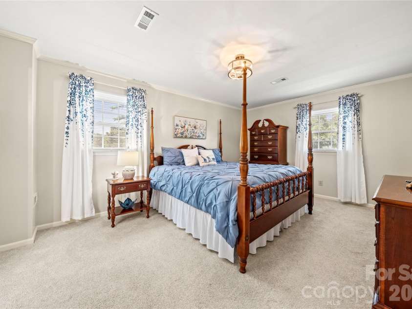 1401 Rivermont Drive, Gastonia, NC 28054.  MLS# CAR4393085, YatesRealty ID 34112. 