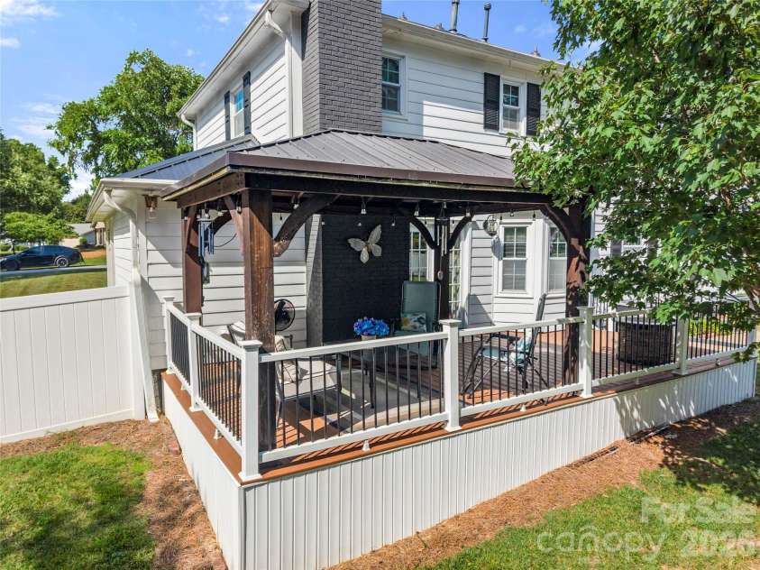 1401 Rivermont Drive, Gastonia, NC 28054.  MLS# CAR4393085, YatesRealty ID 34112. 