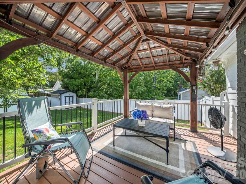 1401 Rivermont Drive, Gastonia, NC 28054.  MLS# CAR4393085, YatesRealty ID 34112. 