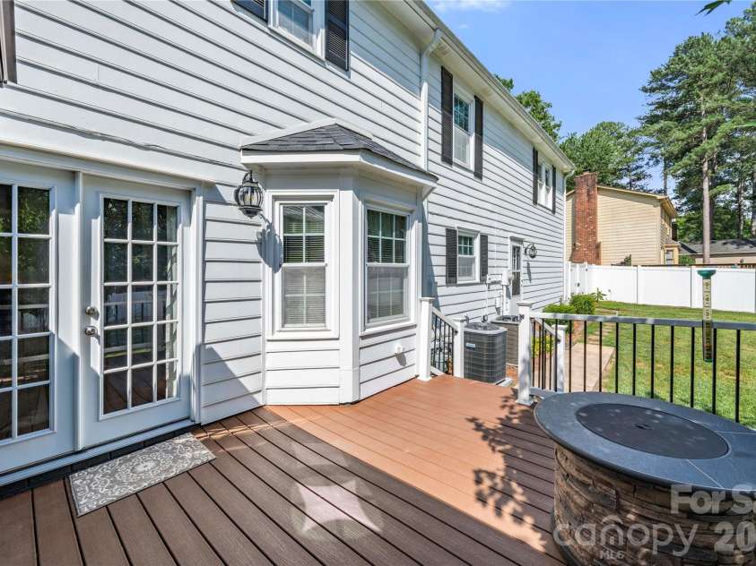 1401 Rivermont Drive, Gastonia, NC 28054.  MLS# CAR4393085, YatesRealty ID 34112. 