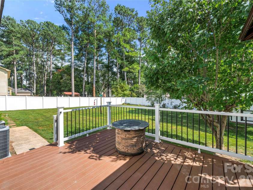 1401 Rivermont Drive, Gastonia, NC 28054.  MLS# CAR4393085, YatesRealty ID 34112. 