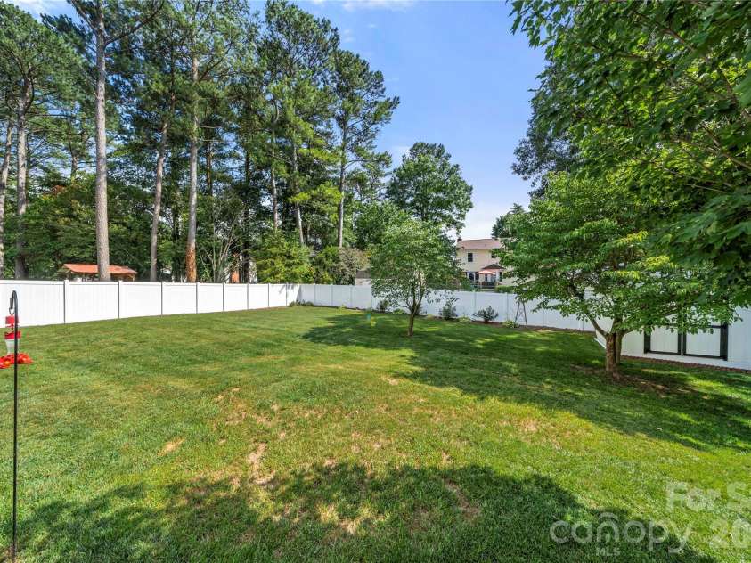 1401 Rivermont Drive, Gastonia, NC 28054.  MLS# CAR4393085, YatesRealty ID 34112. 