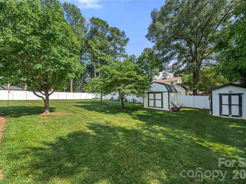 1401 Rivermont Drive, Gastonia, NC 28054.  MLS# CAR4393085, YatesRealty ID 34112. 