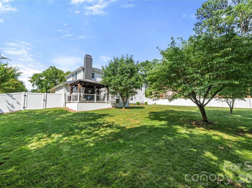 1401 Rivermont Drive, Gastonia, NC 28054.  MLS# CAR4393085, YatesRealty ID 34112. 