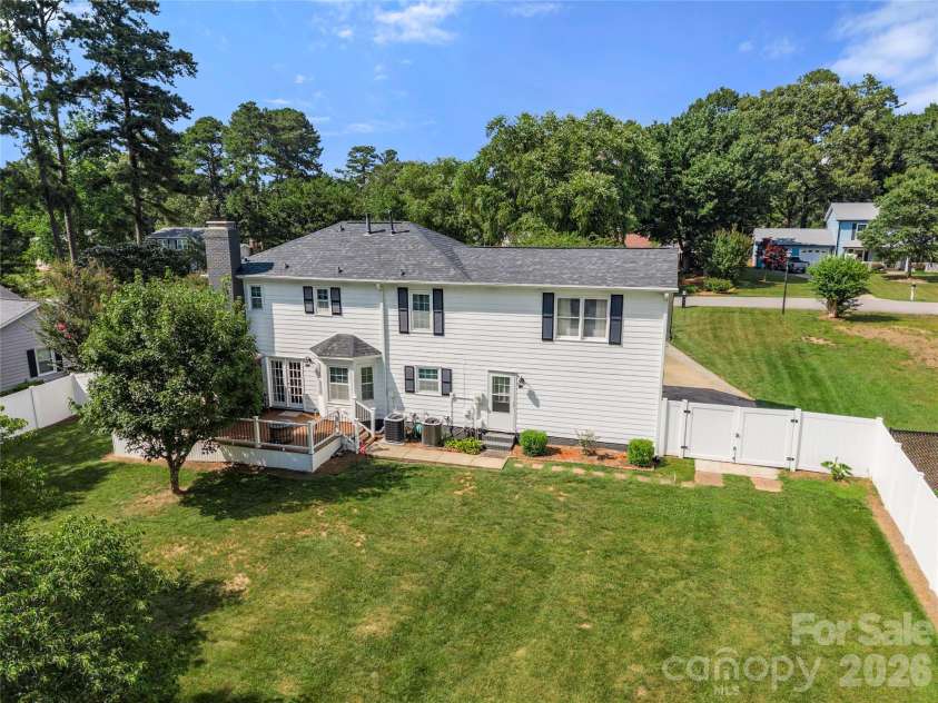1401 Rivermont Drive, Gastonia, NC 28054.  MLS# CAR4393085, YatesRealty ID 34112. 