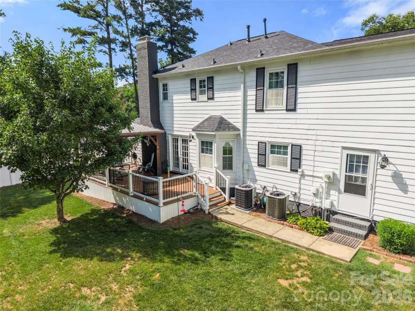 1401 Rivermont Drive, Gastonia, NC 28054.  MLS# CAR4393085, YatesRealty ID 34112. 