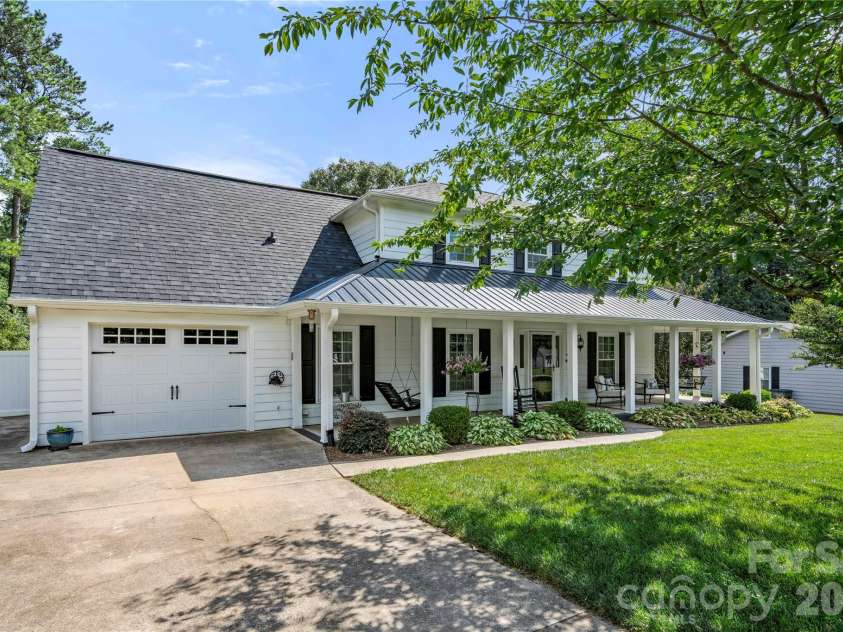 1401 Rivermont Drive, Gastonia, NC 28054.  MLS# CAR4393085, YatesRealty ID 34112. 
