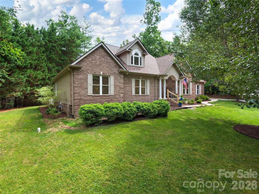 104 Arrowood Lane, Hendersonville, NC 28791.  MLS# CAR4398141, YatesRealty ID 34113. 