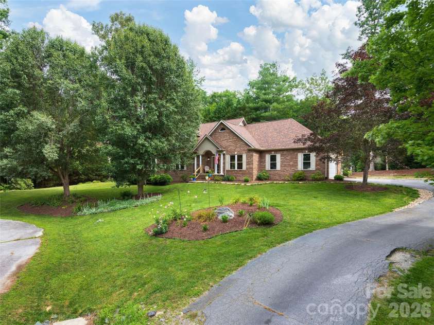 104 Arrowood Lane, Hendersonville, NC 28791.  MLS# CAR4398141, YatesRealty ID 34113. 