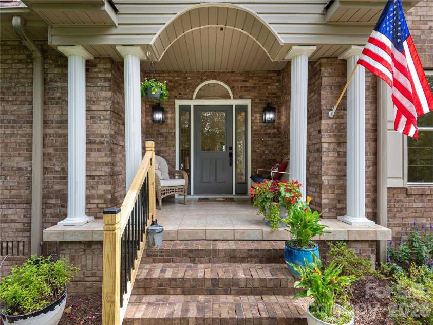 104 Arrowood Lane, Hendersonville, NC 28791.  MLS# CAR4398141, YatesRealty ID 34113. 