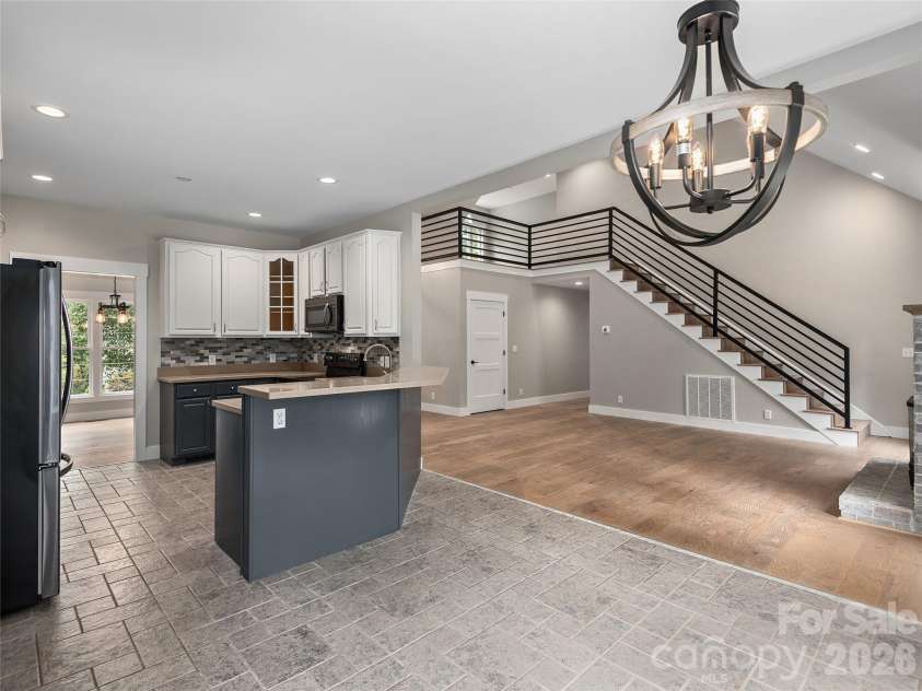 104 Arrowood Lane, Hendersonville, NC 28791.  MLS# CAR4398141, YatesRealty ID 34113. 
