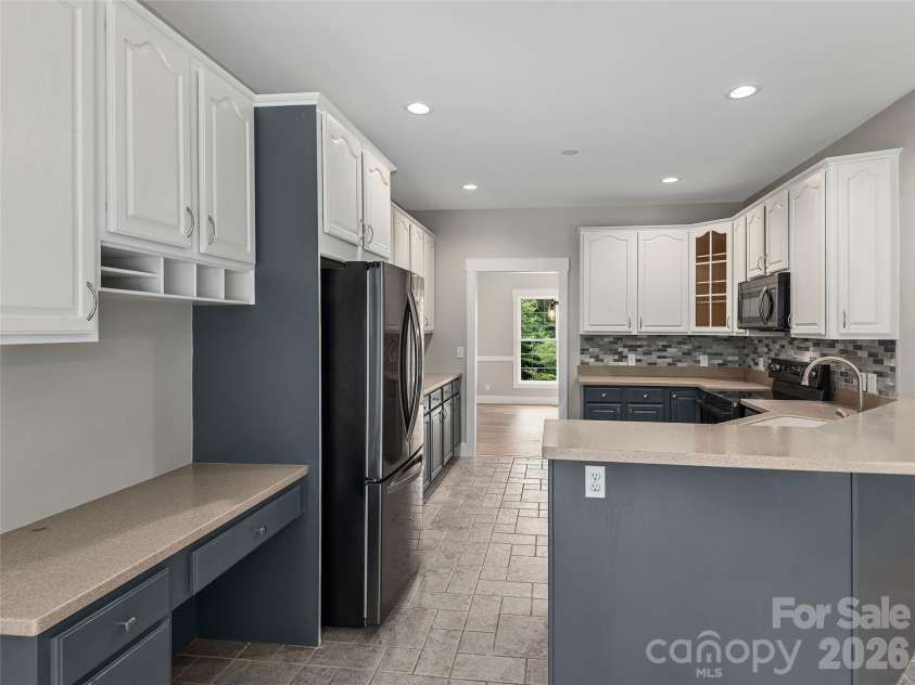 104 Arrowood Lane, Hendersonville, NC 28791.  MLS# CAR4398141, YatesRealty ID 34113. 