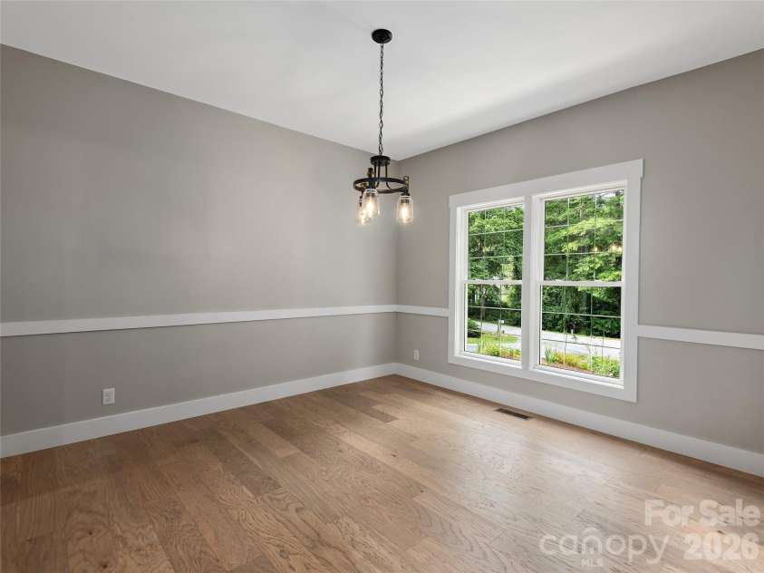 104 Arrowood Lane, Hendersonville, NC 28791.  MLS# CAR4398141, YatesRealty ID 34113. 
