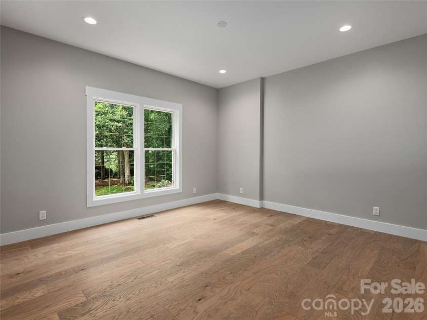 104 Arrowood Lane, Hendersonville, NC 28791.  MLS# CAR4398141, YatesRealty ID 34113. 