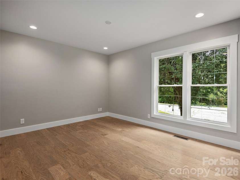 104 Arrowood Lane, Hendersonville, NC 28791.  MLS# CAR4398141, YatesRealty ID 34113. 
