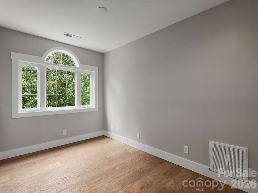 104 Arrowood Lane, Hendersonville, NC 28791.  MLS# CAR4398141, YatesRealty ID 34113. 