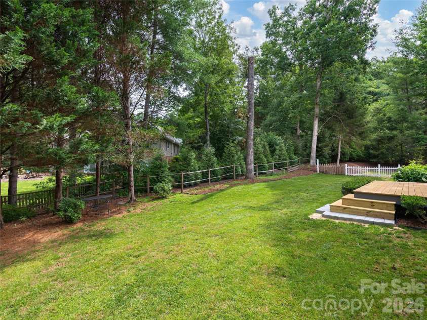 104 Arrowood Lane, Hendersonville, NC 28791.  MLS# CAR4398141, YatesRealty ID 34113. 
