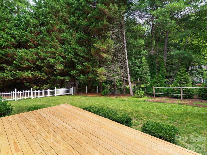 104 Arrowood Lane, Hendersonville, NC 28791.  MLS# CAR4398141, YatesRealty ID 34113. 