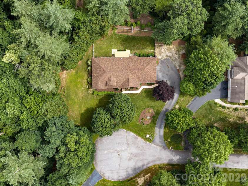 104 Arrowood Lane, Hendersonville, NC 28791.  MLS# CAR4398141, YatesRealty ID 34113. 