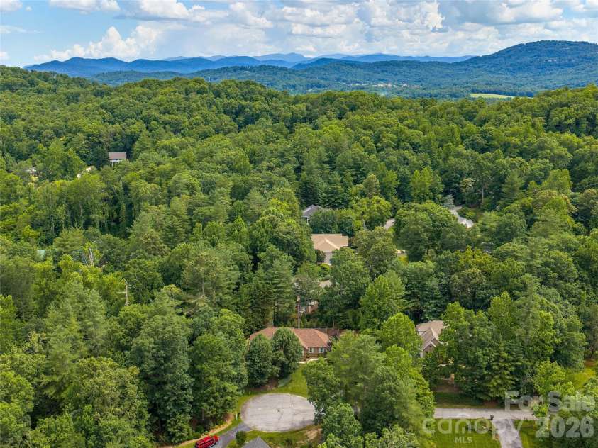 104 Arrowood Lane, Hendersonville, NC 28791.  MLS# CAR4398141, YatesRealty ID 34113. 