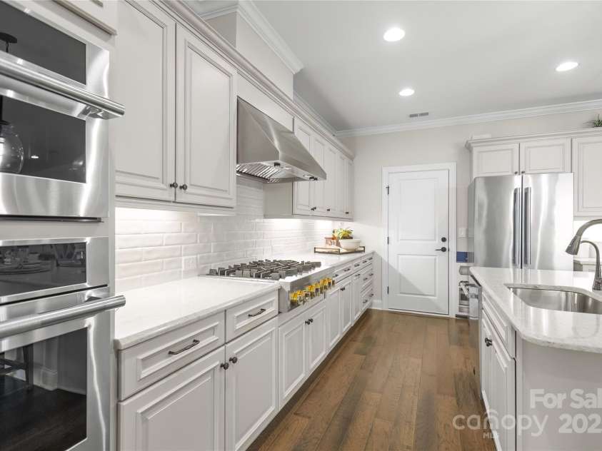 5429 Ellicott Rock Court, Denver, NC 28037.  MLS# CAR4295720, YatesRealty ID 34114. Kitchen