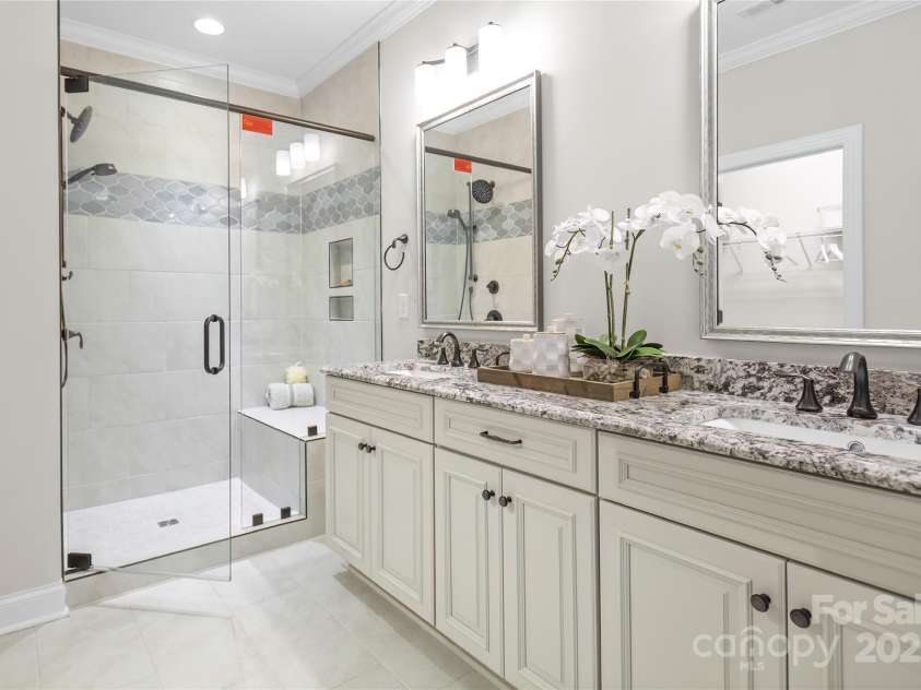 5429 Ellicott Rock Court, Denver, NC 28037.  MLS# CAR4295720, YatesRealty ID 34114. Primary Bathroom