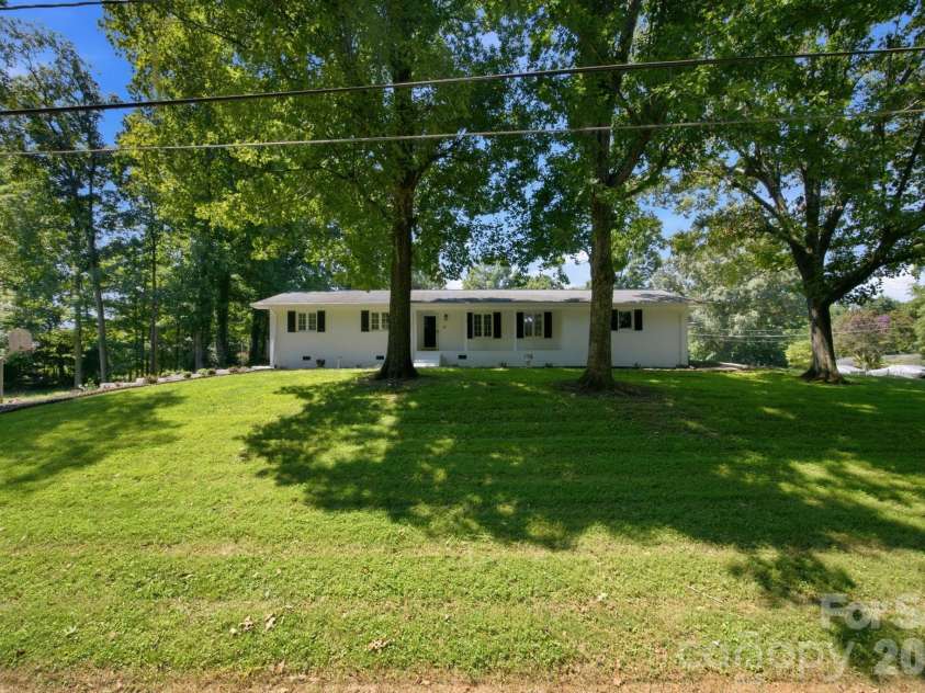 803 24th Street, Newton, NC 28658.  MLS# CAR4392856, YatesRealty ID 34114. 