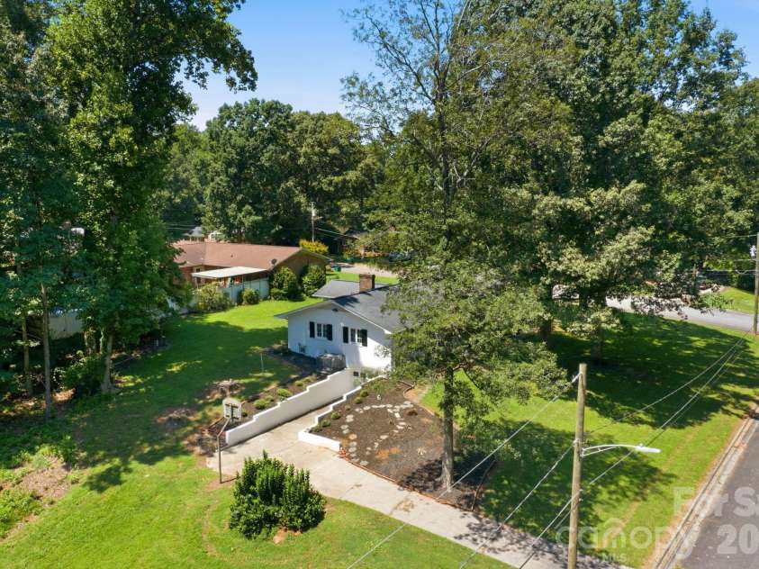 803 24th Street, Newton, NC 28658.  MLS# CAR4392856, YatesRealty ID 34114. 