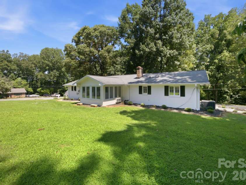 803 24th Street, Newton, NC 28658.  MLS# CAR4392856, YatesRealty ID 34114. 