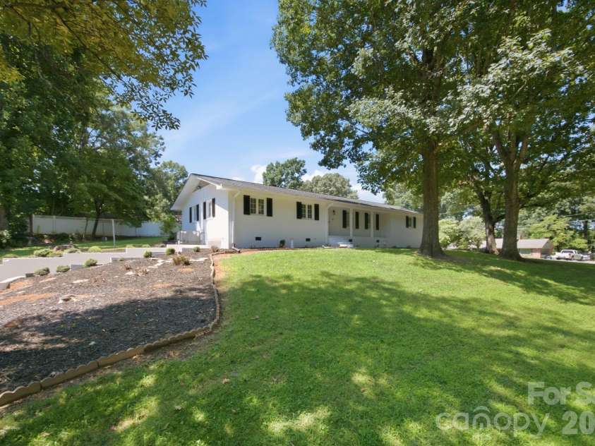 803 24th Street, Newton, NC 28658.  MLS# CAR4392856, YatesRealty ID 34114. 