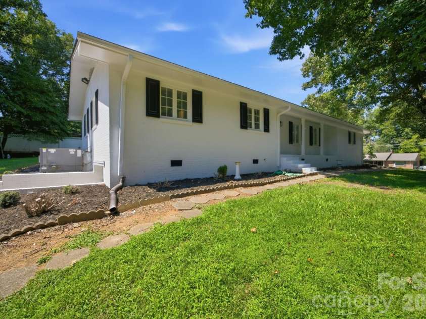 803 24th Street, Newton, NC 28658.  MLS# CAR4392856, YatesRealty ID 34114. 