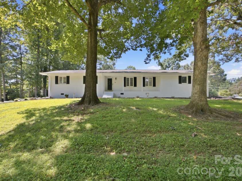 803 24th Street, Newton, NC 28658.  MLS# CAR4392856, YatesRealty ID 34114. 