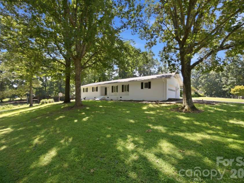 803 24th Street, Newton, NC 28658.  MLS# CAR4392856, YatesRealty ID 34114. 