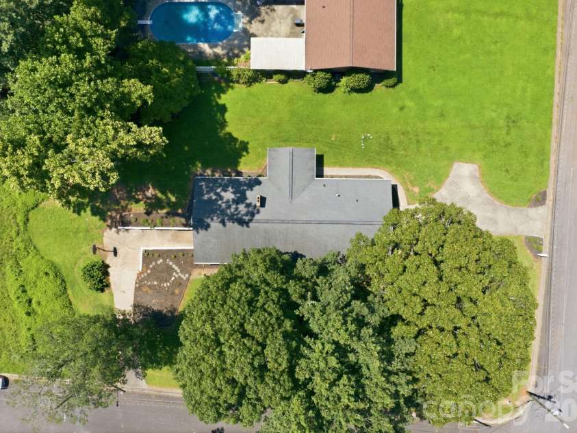 803 24th Street, Newton, NC 28658.  MLS# CAR4392856, YatesRealty ID 34114. 