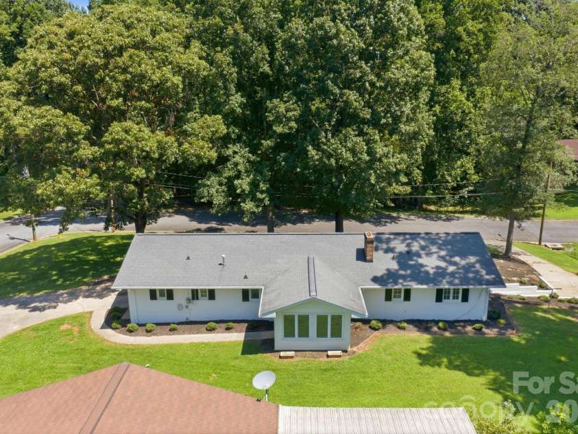 803 24th Street, Newton, NC 28658.  MLS# CAR4392856, YatesRealty ID 34114. 