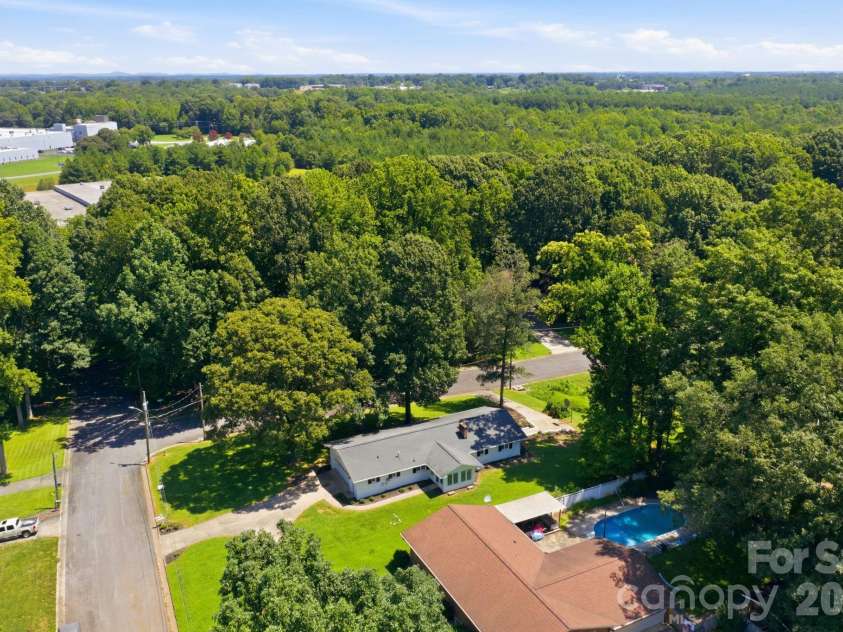 803 24th Street, Newton, NC 28658.  MLS# CAR4392856, YatesRealty ID 34114. 