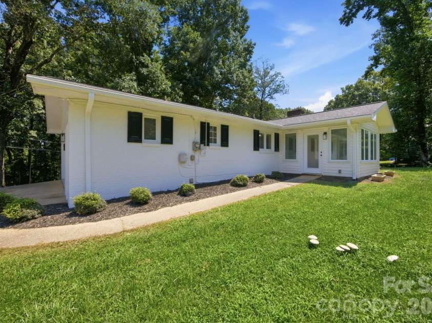 803 24th Street, Newton, NC 28658.  MLS# CAR4392856, YatesRealty ID 34114. 