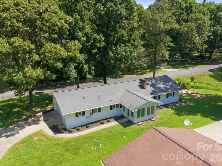 803 24th Street, Newton, NC 28658.  MLS# CAR4392856, YatesRealty ID 34114. 