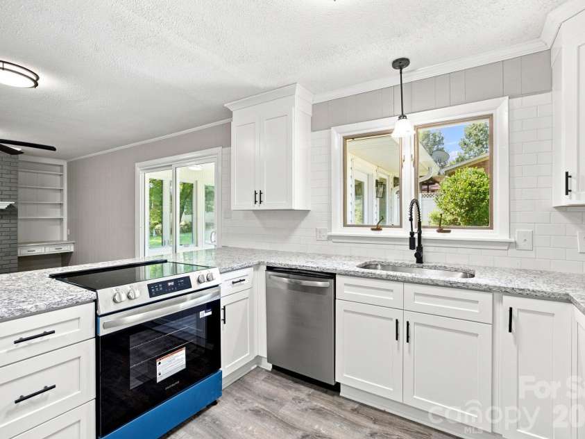 803 24th Street, Newton, NC 28658.  MLS# CAR4392856, YatesRealty ID 34114. 