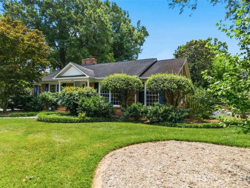3900 Riverbend Road, Charlotte, NC 28210.  MLS# CAR4396469, YatesRealty ID 34119. 