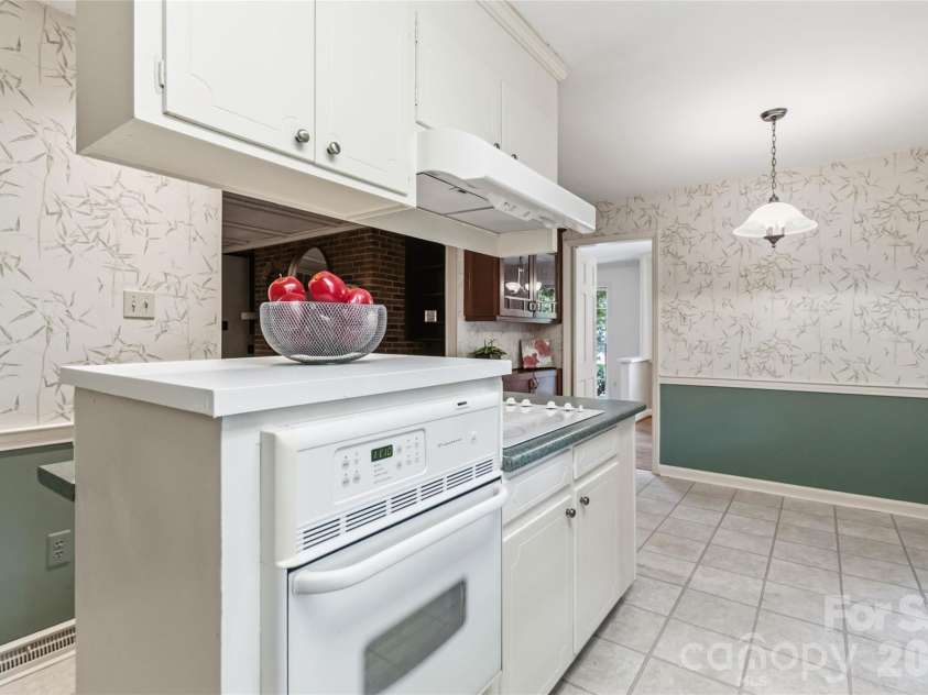 3900 Riverbend Road, Charlotte, NC 28210.  MLS# CAR4396469, YatesRealty ID 34119. 