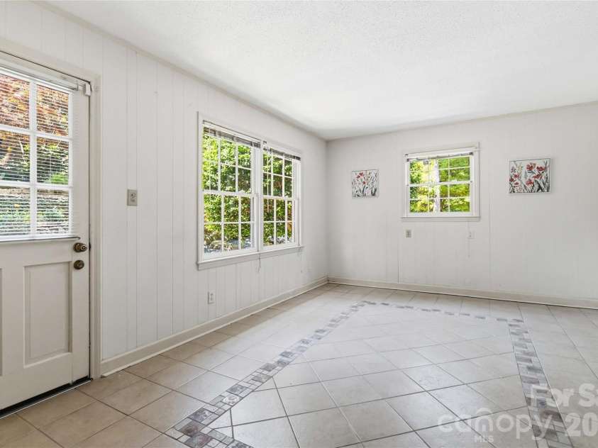 3900 Riverbend Road, Charlotte, NC 28210.  MLS# CAR4396469, YatesRealty ID 34119. 