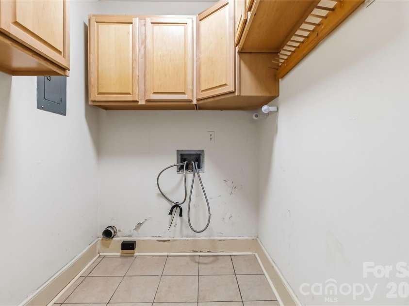 3900 Riverbend Road, Charlotte, NC 28210.  MLS# CAR4396469, YatesRealty ID 34119. 