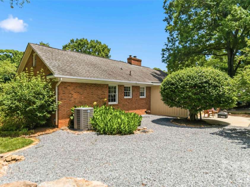 3900 Riverbend Road, Charlotte, NC 28210.  MLS# CAR4396469, YatesRealty ID 34119. 