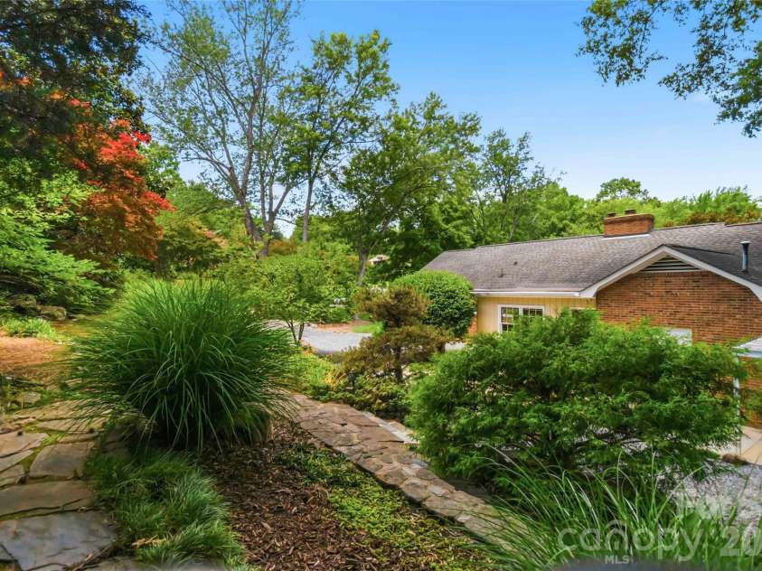 3900 Riverbend Road, Charlotte, NC 28210.  MLS# CAR4396469, YatesRealty ID 34119. 