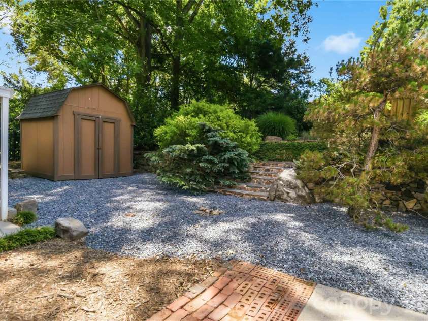3900 Riverbend Road, Charlotte, NC 28210.  MLS# CAR4396469, YatesRealty ID 34119. 