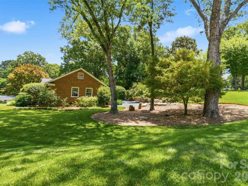 3900 Riverbend Road, Charlotte, NC 28210.  MLS# CAR4396469, YatesRealty ID 34119. 